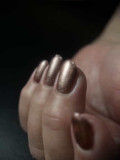 Donkere nagelafwerking bij Equipar in Spaubeek